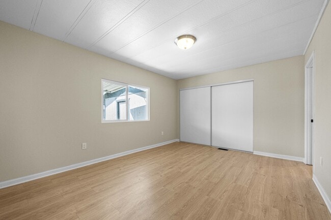 Building Photo - 34830 Lyn Ave