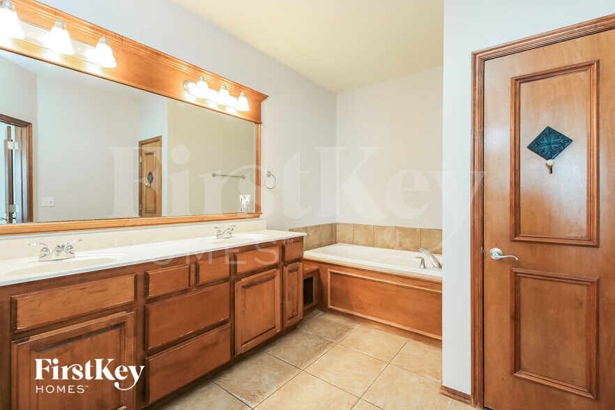 Building Photo - 13909 Korbyn Dr