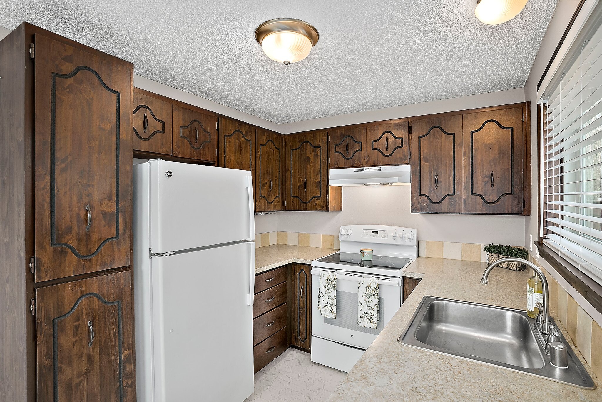 Building Photo - 1016 9th St SE