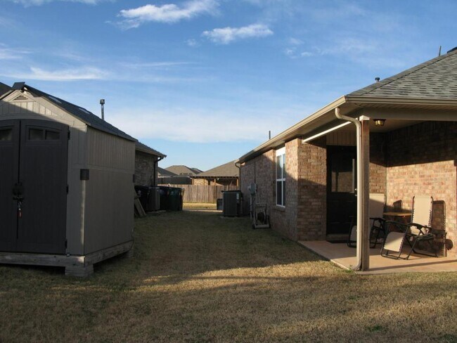 Building Photo - 3540 SE 96th St