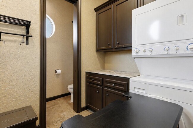 Building Photo - 6915 Sandwedge Point Ct