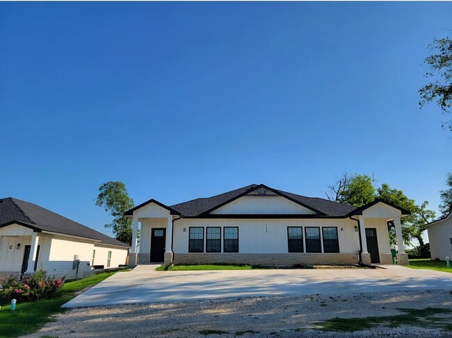Primary Photo - 112 Cora Lee Ln