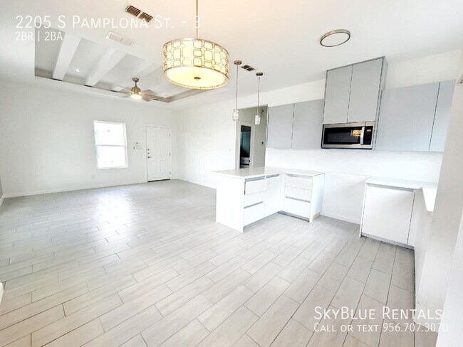 Building Photo - 2205 S Pamplona St
