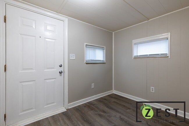 Building Photo - OPEN HOUSE- 4/2! 3PM-330PM! 2-BEDROOM 1-BATHROOM RANCH