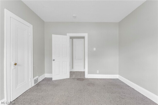 Building Photo - 3652 E 153rd St
