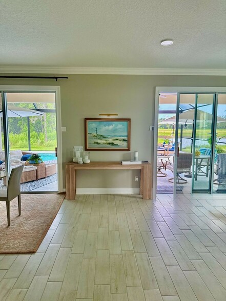 Building Photo - 1729 Drummond Pt