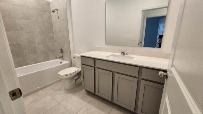 hall Bathroom - 1427 Brentwood Dr