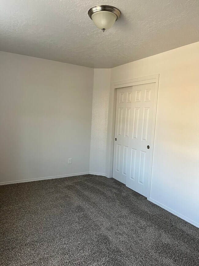 Building Photo - 4 bed 2.5 bath home in Meridian Idaho