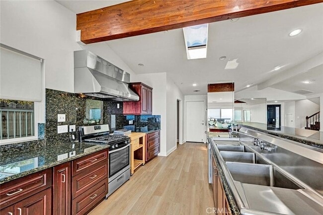 Building Photo - 3921 Calle Real