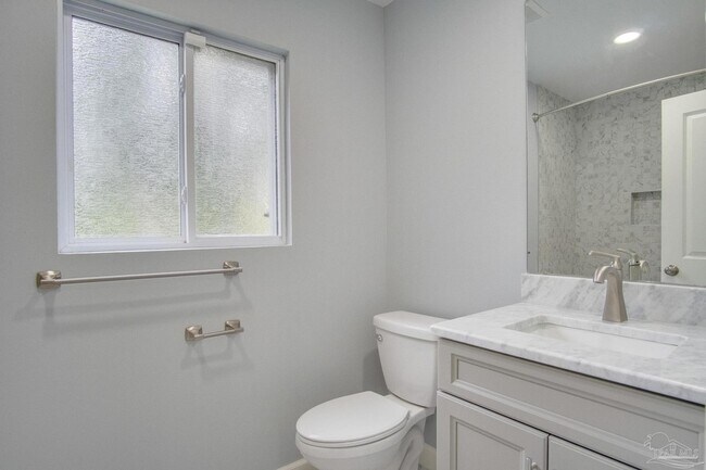 Building Photo - 114 Altamont Rd