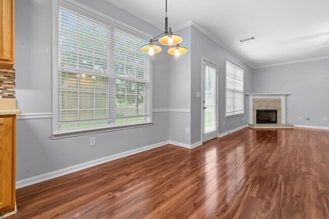 Building Photo - 2422 Temple View Dr