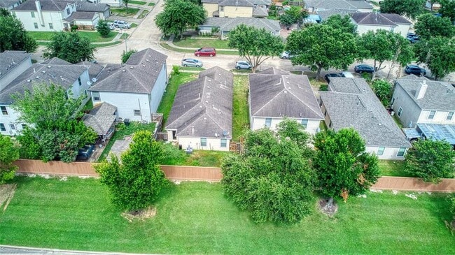 Building Photo - 8530 Village Hollow Ln