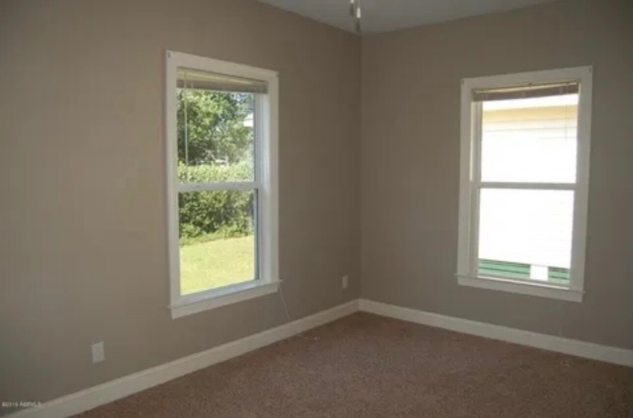 Building Photo - 8 Lagaree Ct