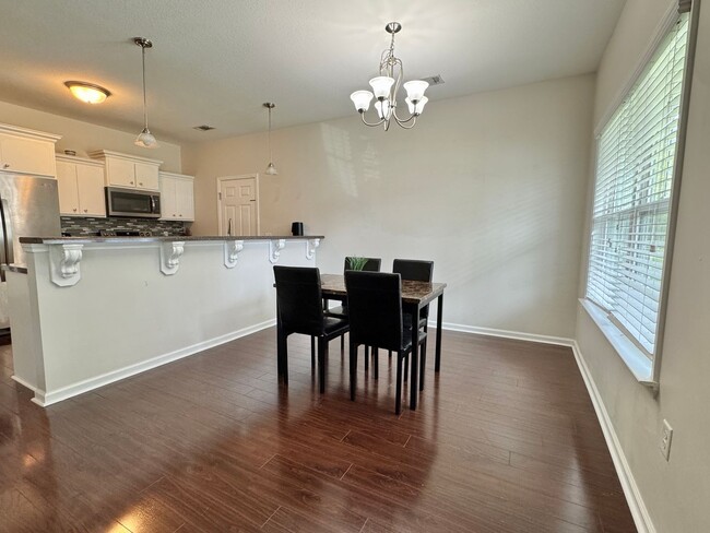 Building Photo - AVAILABLE OCTOBER 2025  [PET FRIENDLY]