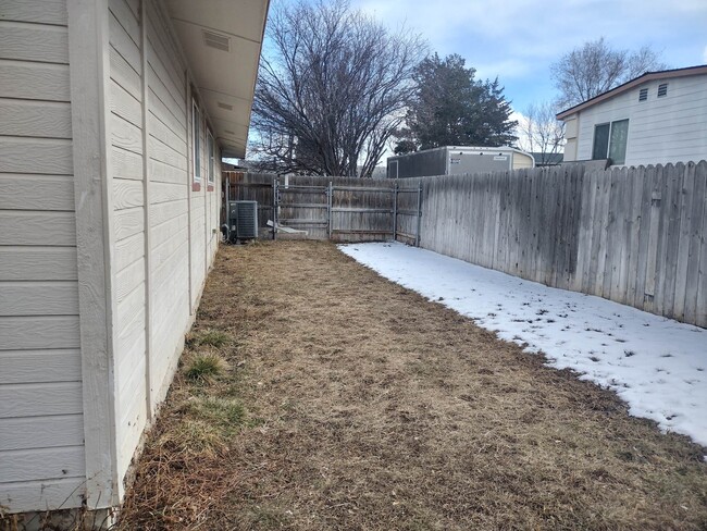 Building Photo - 5709 Sunset Dr