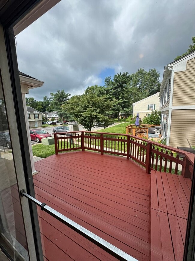 Building Photo - Modern 2 Bedroom, 2.5 Bathroom Townhome in...