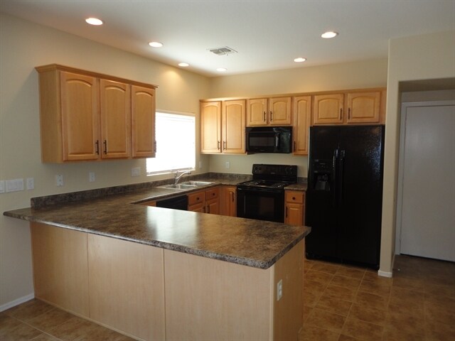 Building Photo - 1593 E Megan Dr