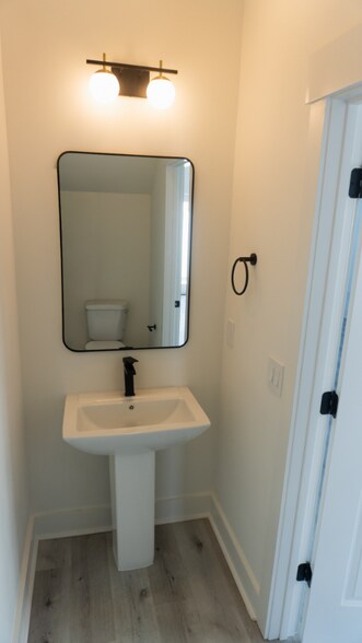 Building Photo - 850 Maxine Ct