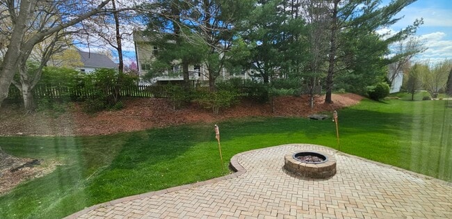 Building Photo - 16858 Crystal Springs Dr