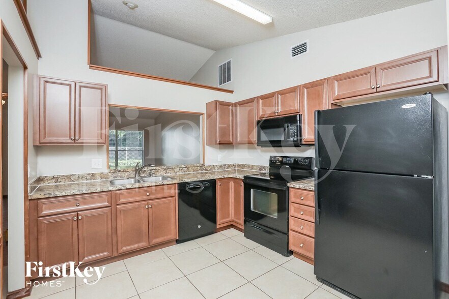 Building Photo - 104 Hazel Blvd