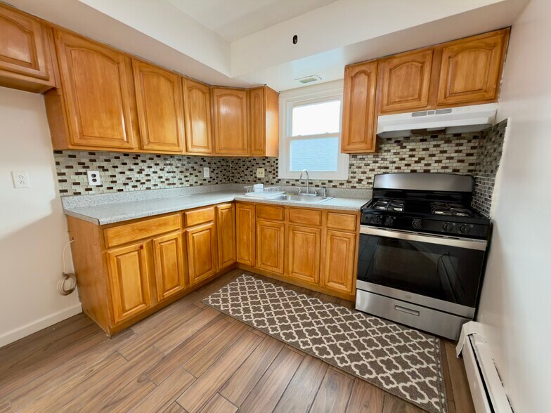 Building Photo - 215 Seaview Ave