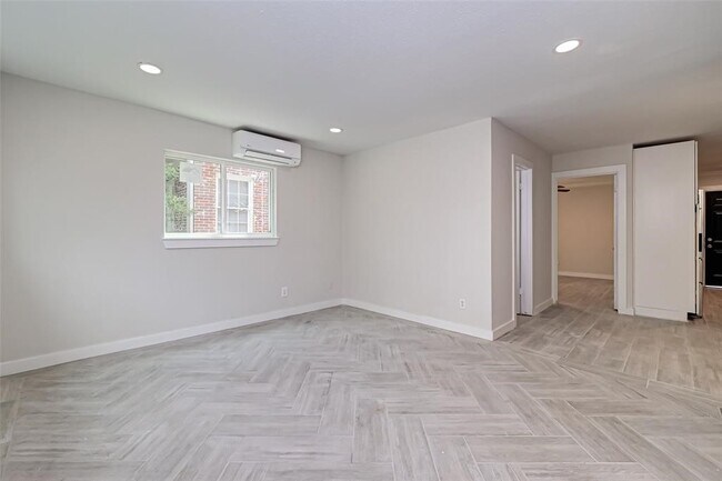 Building Photo - 1747 Wroxton Ct