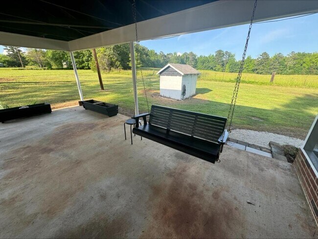 Building Photo - 23504 US-221