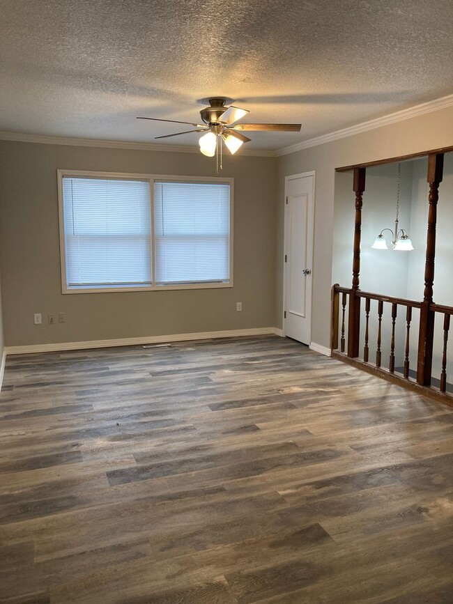 Building Photo - Newly updated 3 bedroom 2 bathroom townhome