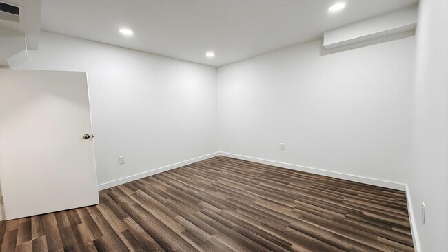 Building Photo - 338 Whiting Ave