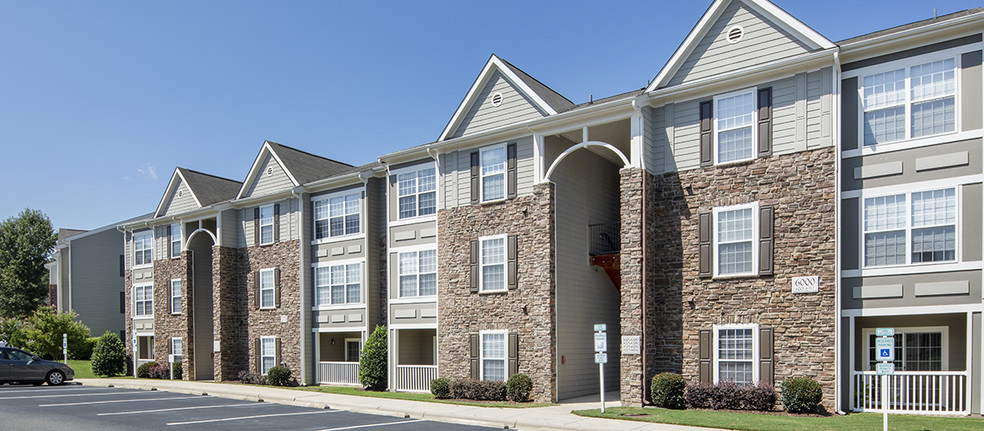 MAA Beaver Creek - 1000 Creekside Dr Apex NC 27502 | Apartment Finder