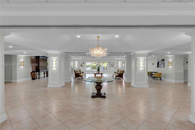 Building Photo - 3200 Port Royale Dr N