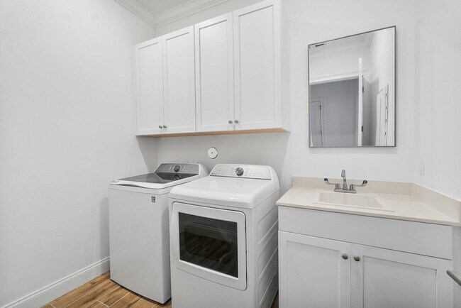 Building Photo - 12289 Waterstone Cir