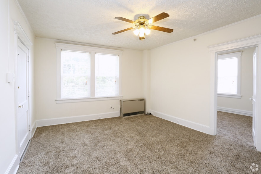 Sm. 2 bd-liv. rm. - Landmark Square Apartments