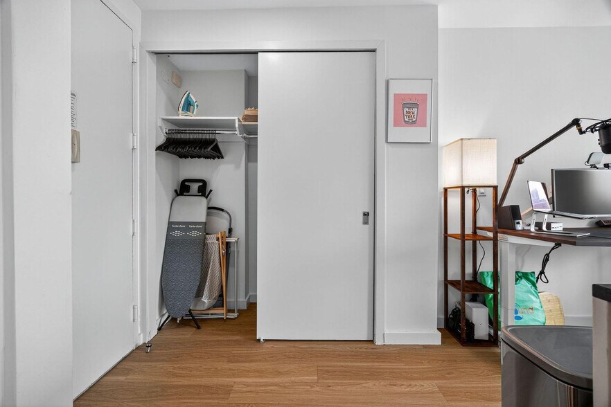Building Photo - 68 W 37th St