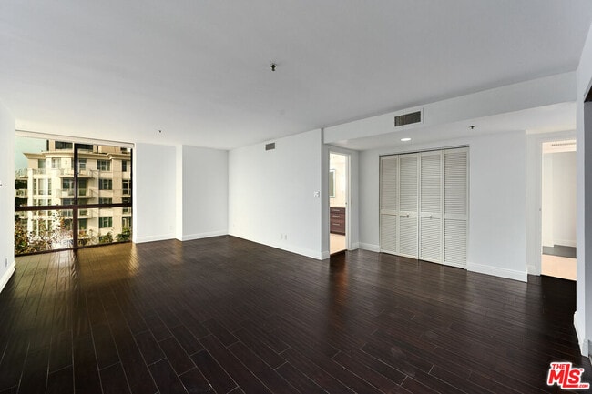 Building Photo - 10660 Wilshire Blvd