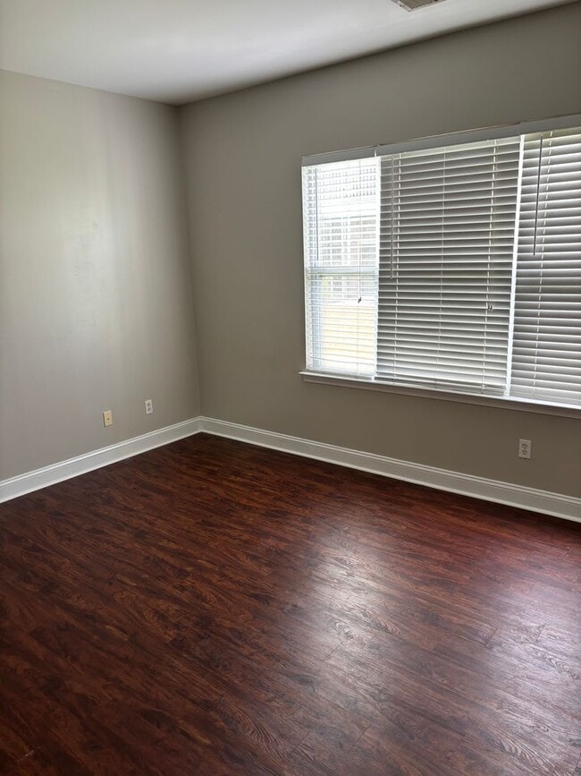Building Photo - 3-Bedroom, 2-Bedroom Condo