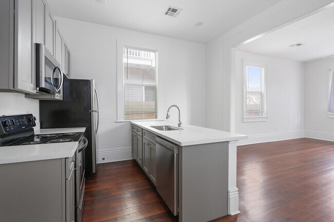 Building Photo - 901 Howard Ave