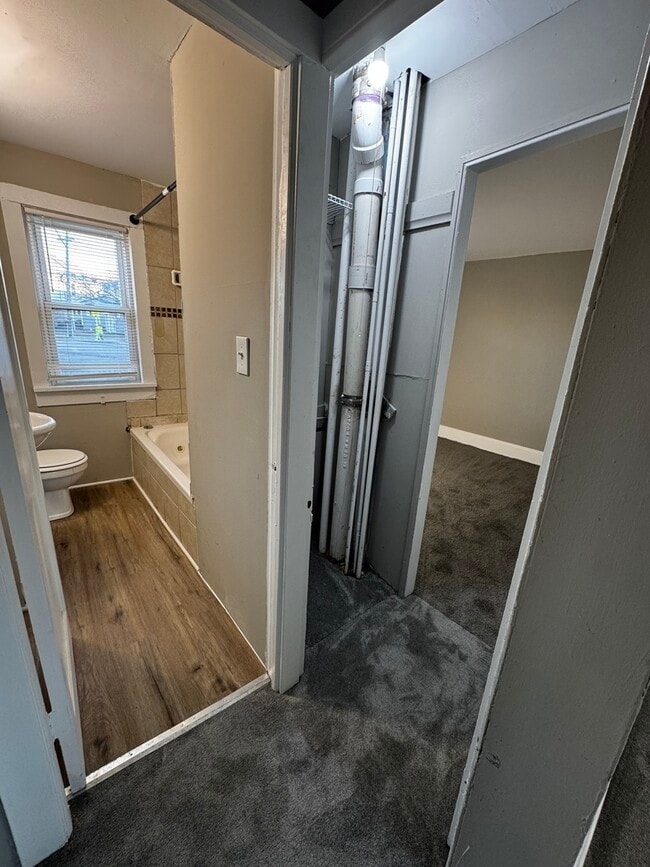 Building Photo - 1488 E Thacker St