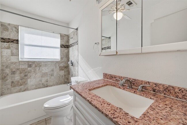 Building Photo - 2007 Antoine Dr