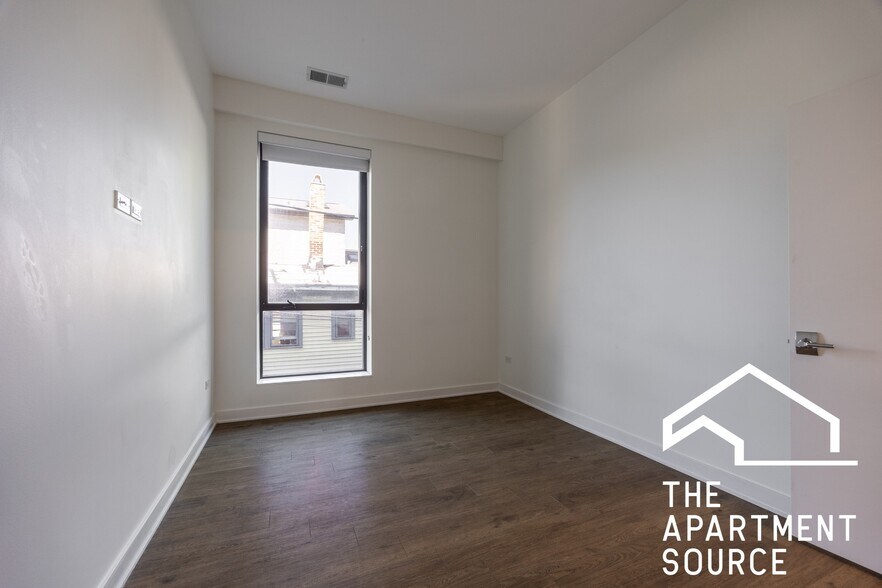Building Photo - 3462 N Lincoln Ave