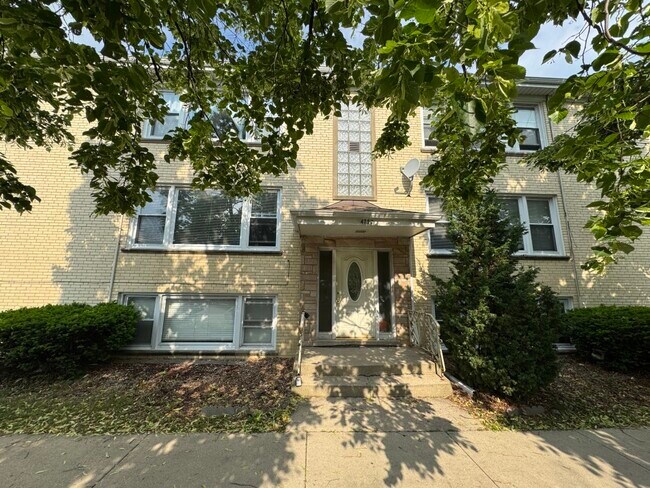 Building Photo - 4752 N Menard Ave
