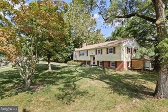 Building Photo - 5812 Helmsdale Ln