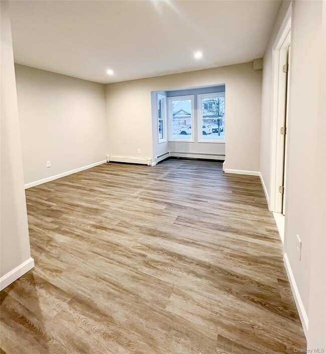 Building Photo - 800 Deer Park Ave