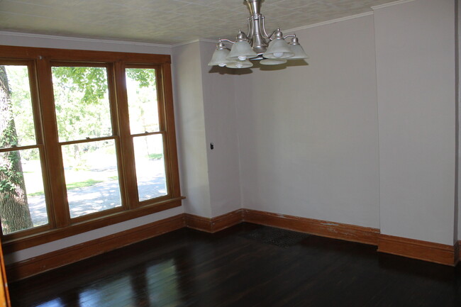 Dining room - with refinished wood floors - 710 Clark st