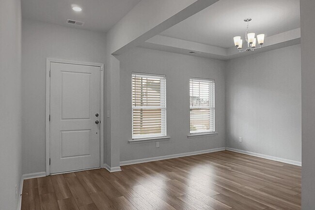 Building Photo - 5 Bedroom, 3.5 Bath, Beautiful Summerville Home, Master on Main