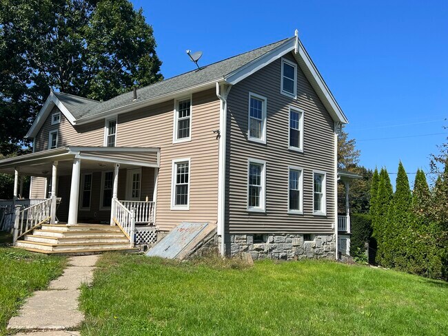 Rear view - 535 Bunker Hill Ave