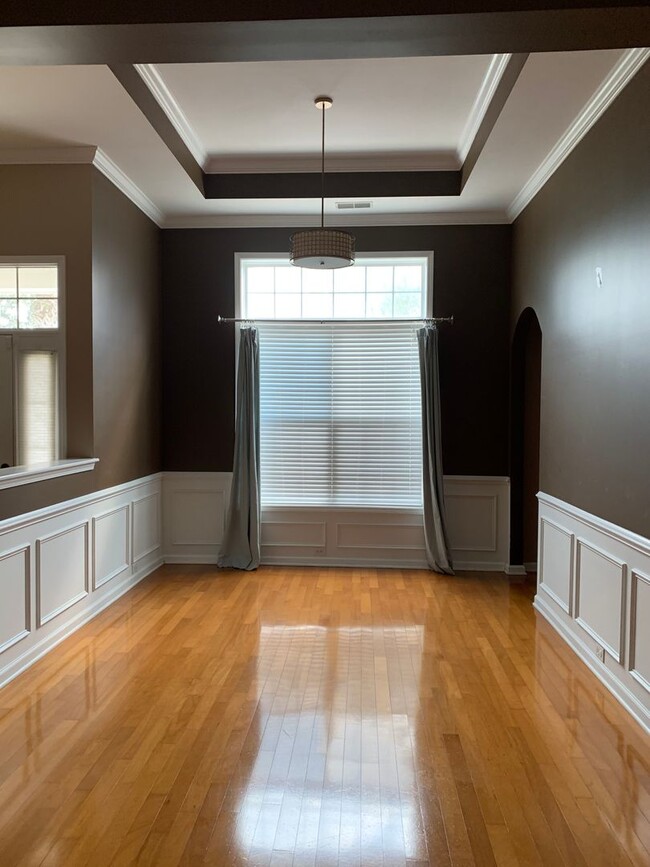 Building Photo - 4 bed 2 bath