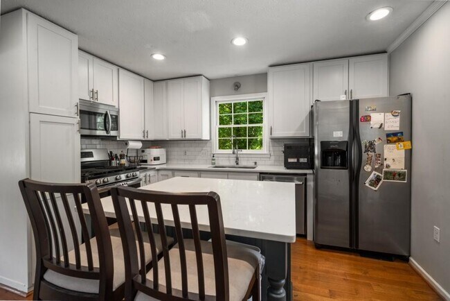 Building Photo - 2795 Bentwood Dr