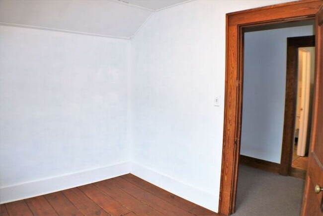 Building Photo - $1,300 | 1 Bedroom + Bonus Room, 1 Bathroom 2nd Floor Apartment | Pet Friendly* | Available for A...