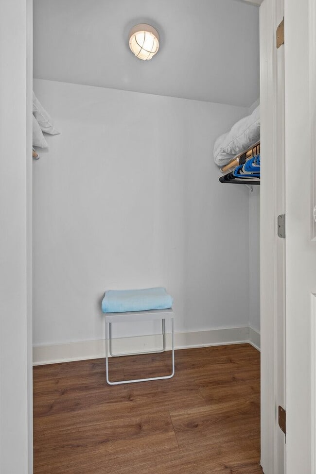 Interior Photo - AMPM LLC
